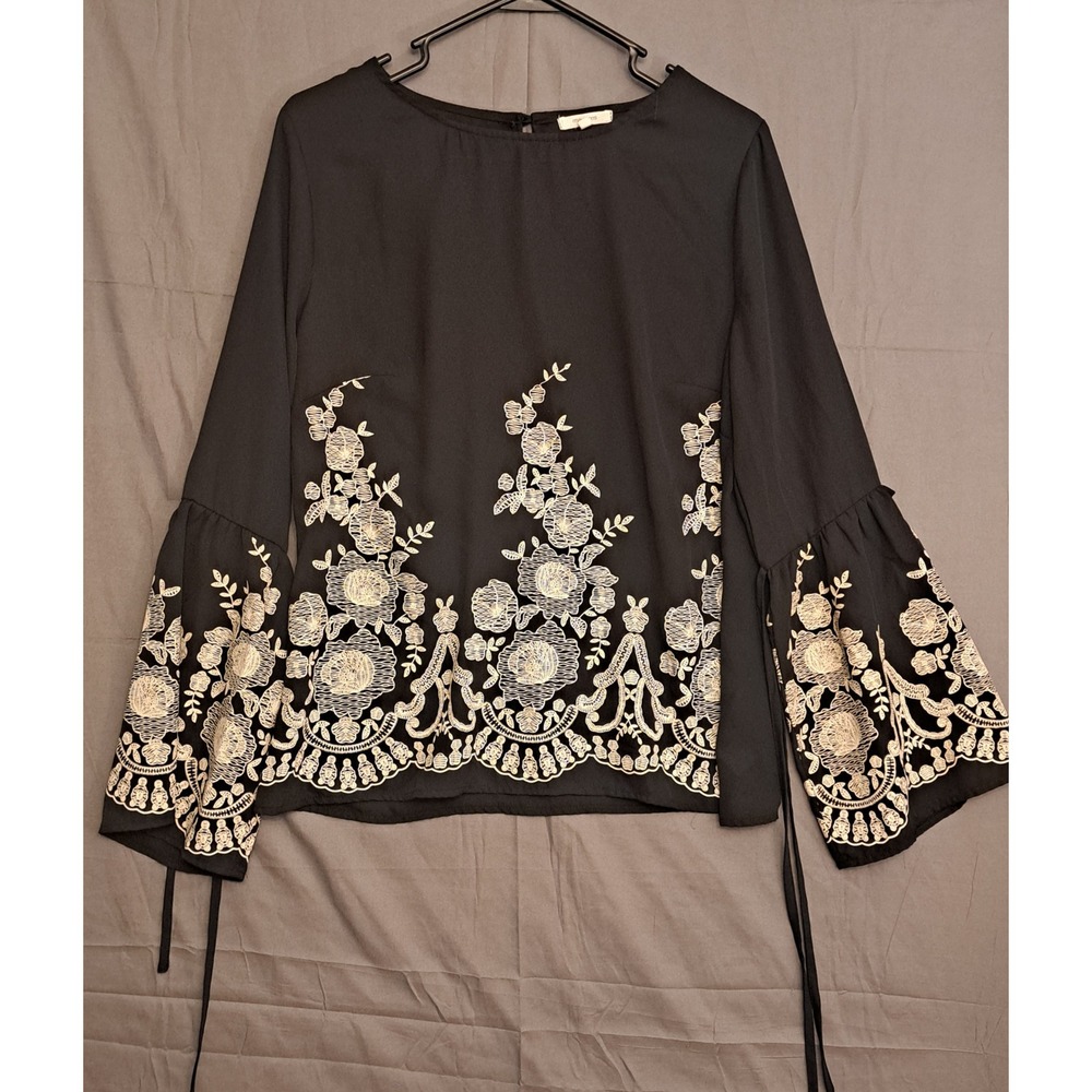 Maurices Long Sleeve Floral Blouse Wide Sleeve Women's Size Medium Black White